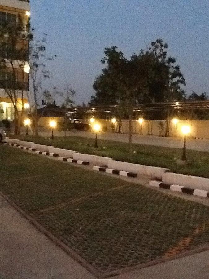 Baan Duangkamol Hotell Phitsanulok Exteriör bild