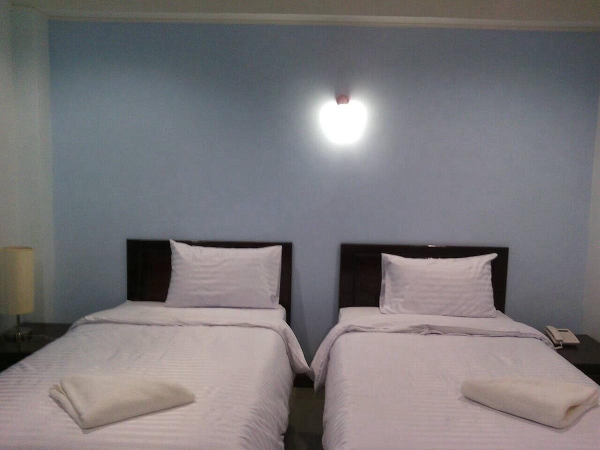 Baan Duangkamol Hotell Phitsanulok Exteriör bild
